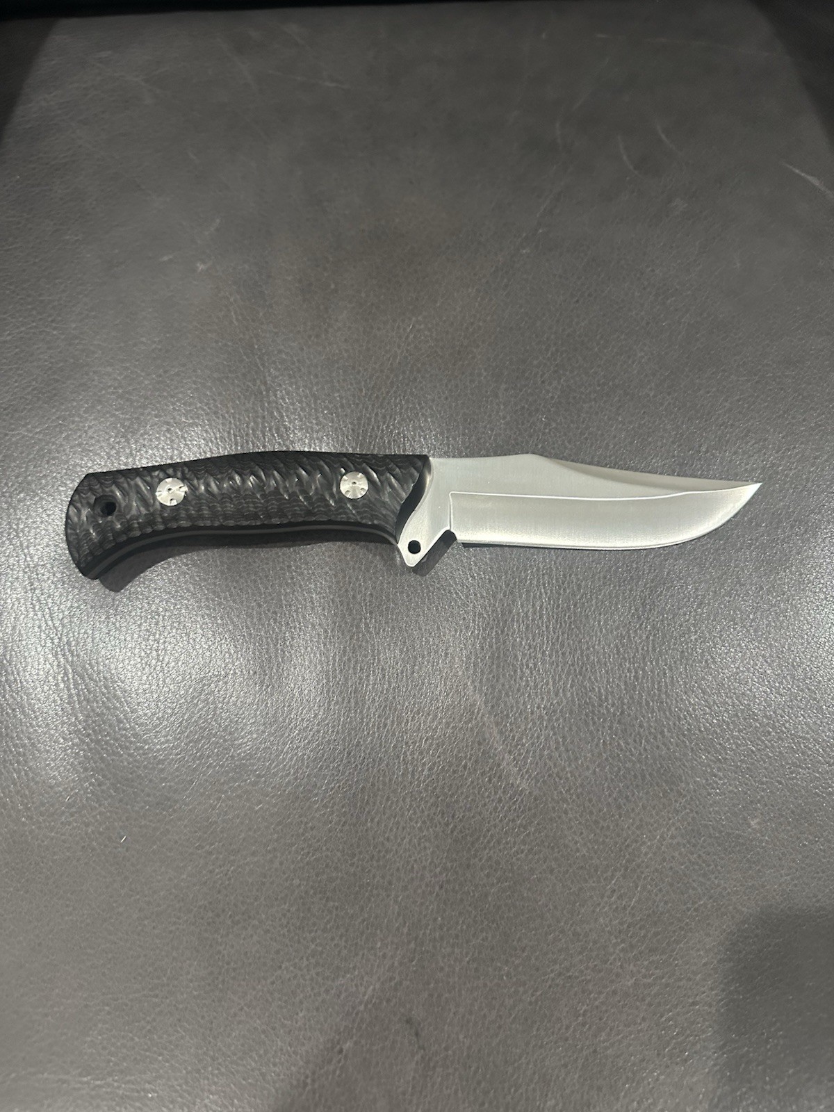 Muela Lakhota Compact Bowie Knife with Black Micarta Handle and Leather Sheath Muela Lakhota Compact Bowie Knife with Black Micarta Handle and Leather Sheath