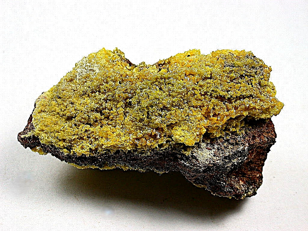 MINERALS : PYROMORPHITE CRYSTALS ON FRONT AND BACK FROM BROKEN HILL IN AUSTRALIA MINERALS : PYROMORPHITE CRYSTALS ON FRONT AND BACK FROM BROKEN HILL IN AUSTRALIA