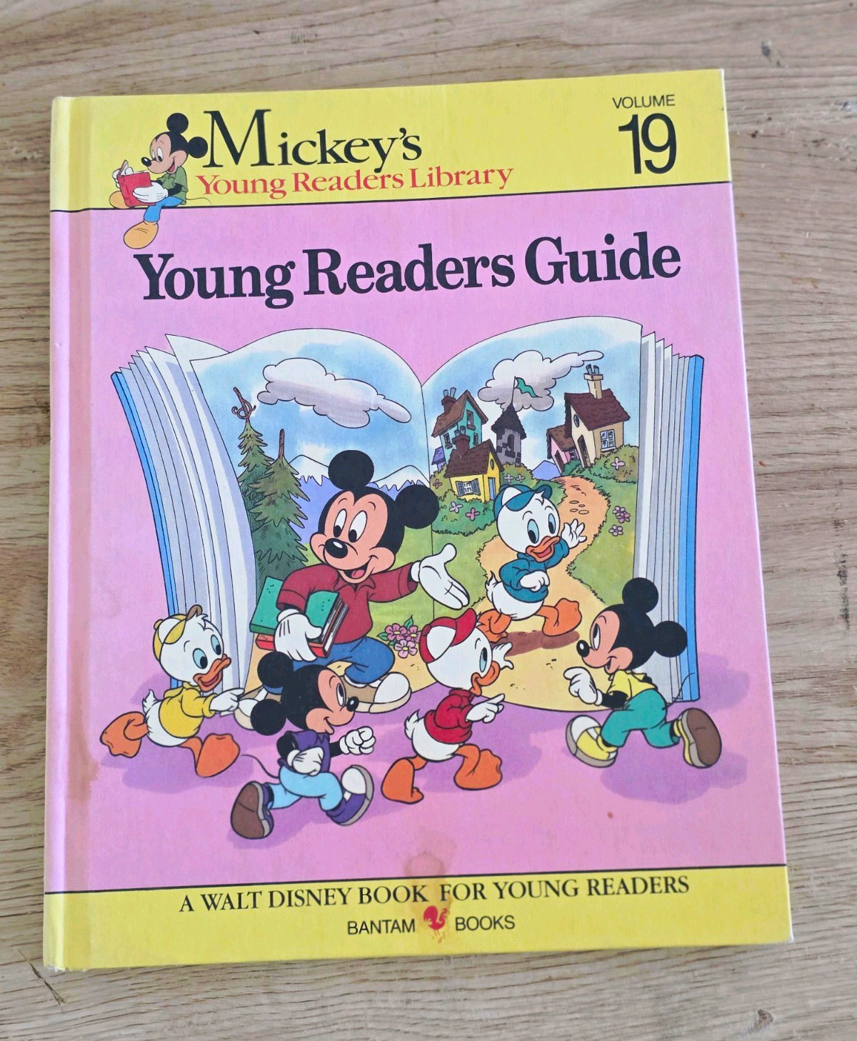 Disney Mickey Mouse Young Readers Library Vol. 19 Young Readers Guide Bantam Disney Mickey Mouse Young Readers Library Vol. 19 Young Readers Guide Bantam