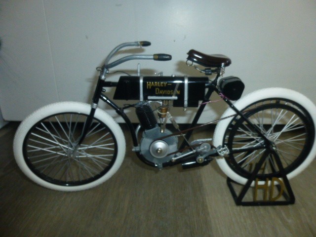 Vintage Harley Davidson 1903-1904 Model Authentic Replica Motorcycle Vintage Harley Davidson 1903-1904 Model Authentic Replica Motorcycle