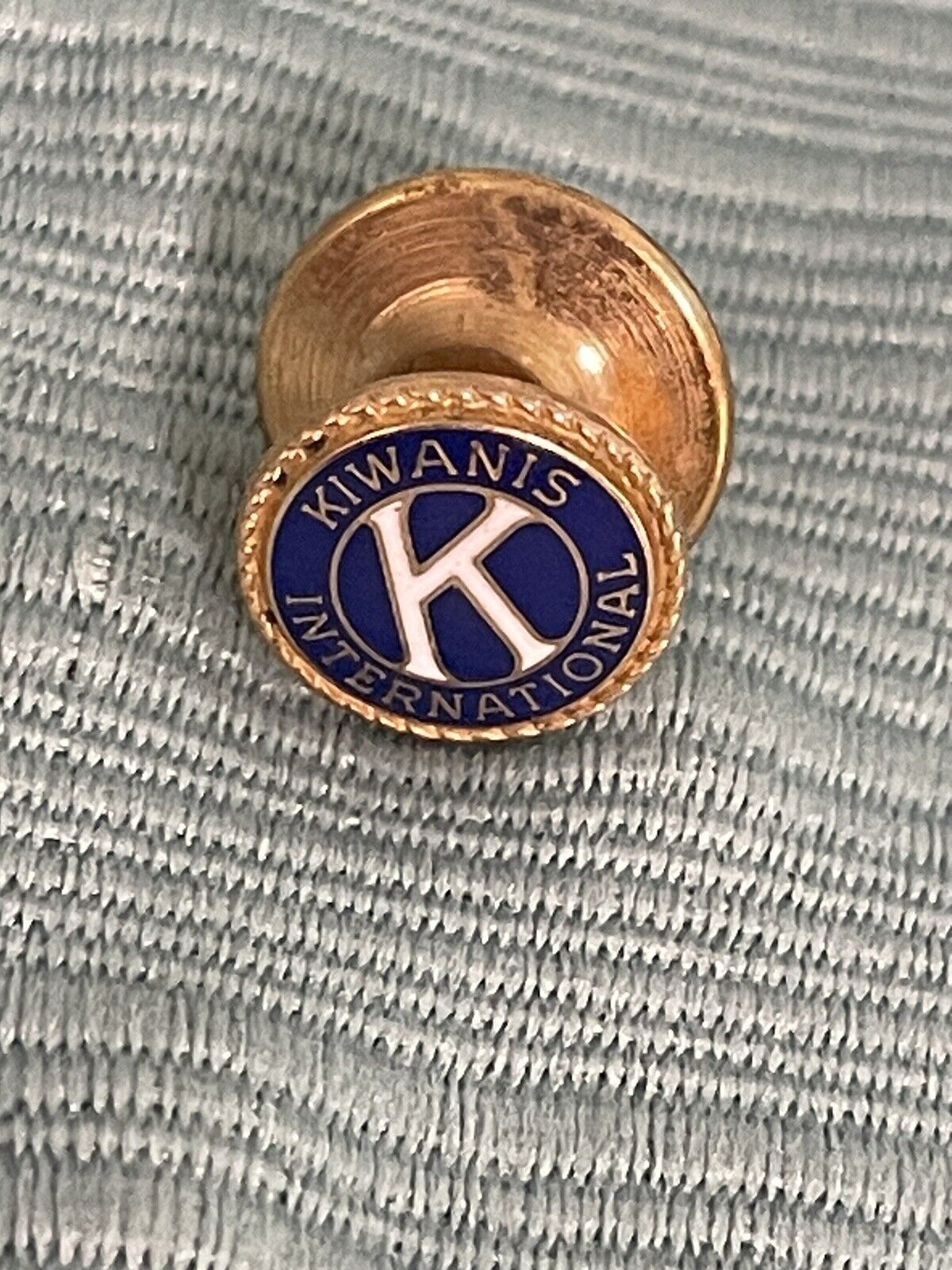 Kiwanis International Tie Tack Lapel Hat Member Pin 10K Gold