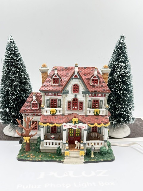 Lemax Christmas village Welcome Home 55236 Lighted house 2005 Retired #2