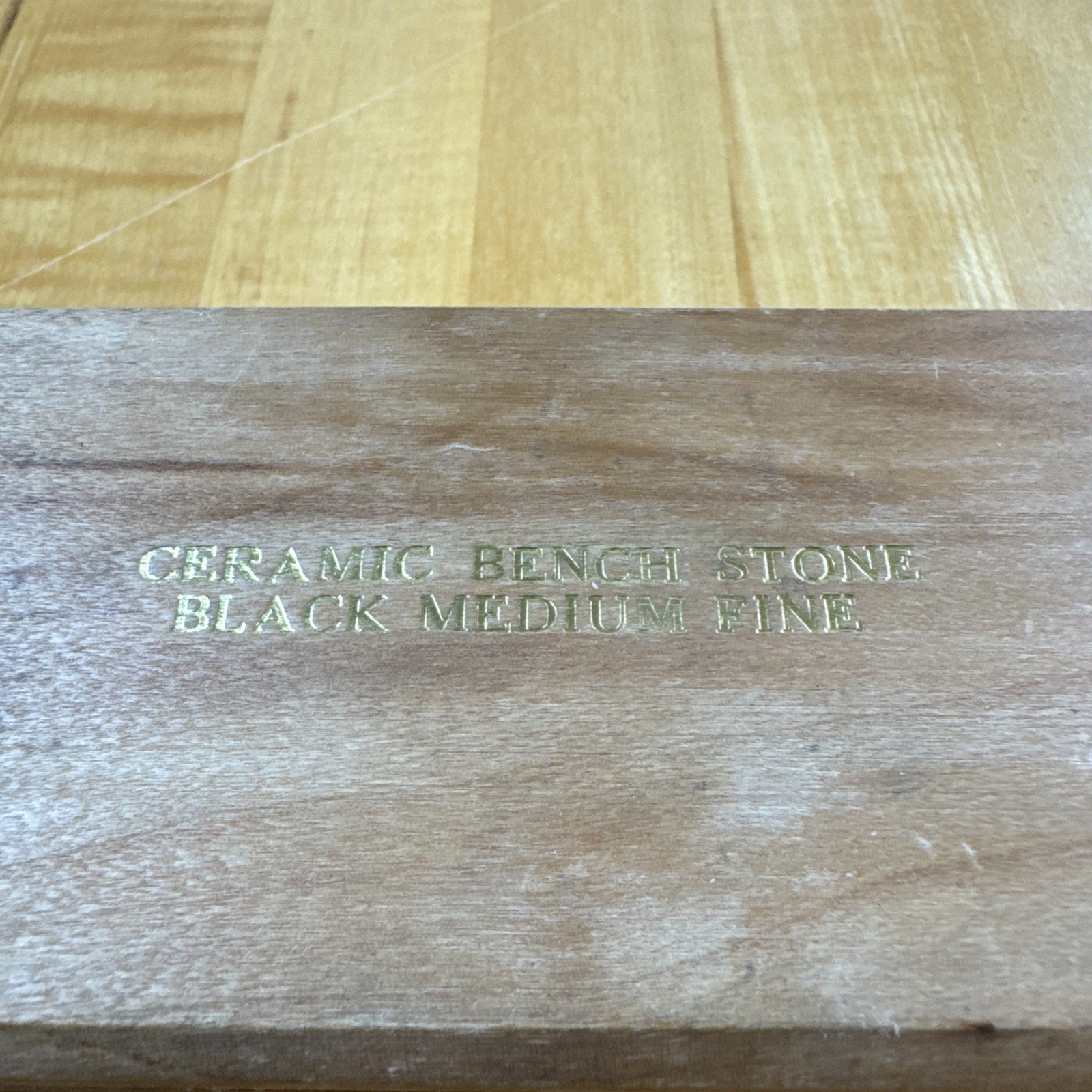 idahone Vintage 8.5X2” Medium Fine Ceramic Sharpener Bench Stone Wooden box