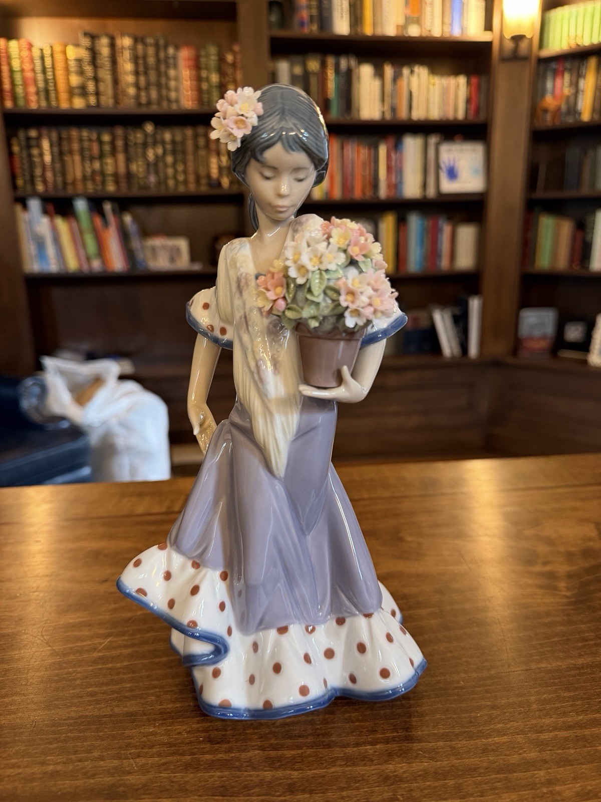 Lladro #5490 Flor Maria Girl w/ Flowers Porcelain Figurine Retired 1987 Spain Lladro #5490 Flor Maria Girl w/ Flowers Porcelain Figurine Retired 1987 Spain