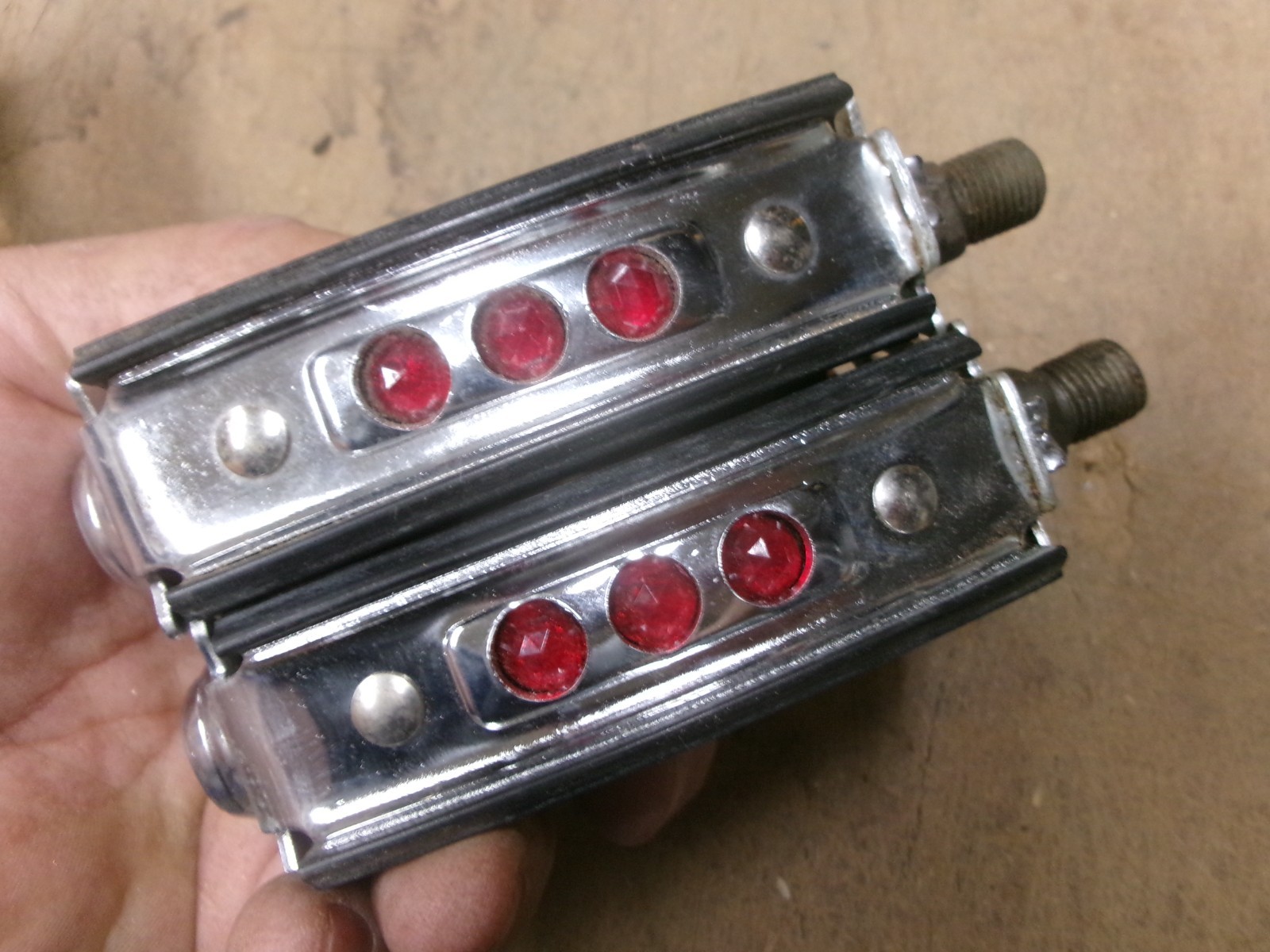 NOS 1950's VINTAGE WALD TRIPLE REFLECTOR BOW PEDALS PAIR ORIGINALS L@@K