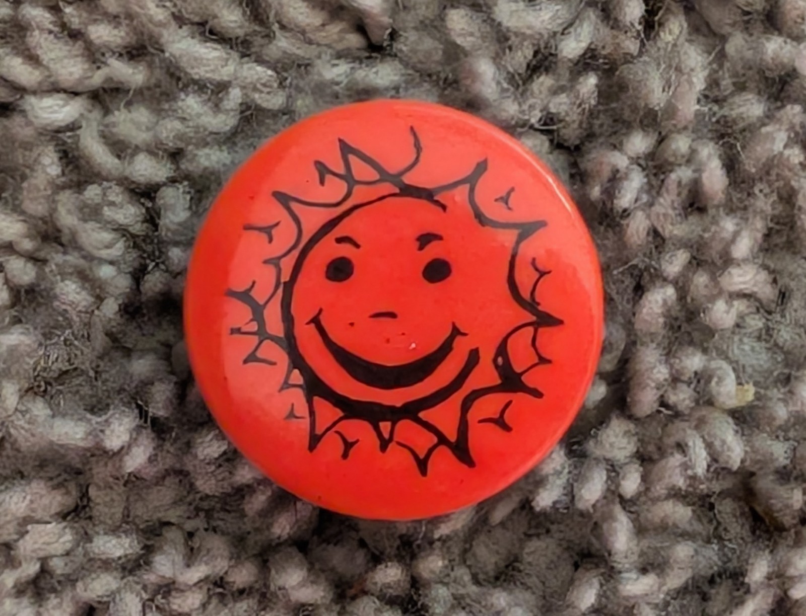 Vintage 1967 A Big-Little Store Smiley Face Sun 1-1/4\ Vintage 1967 A Big-Little Store Smiley Face Sun 1-1/4\