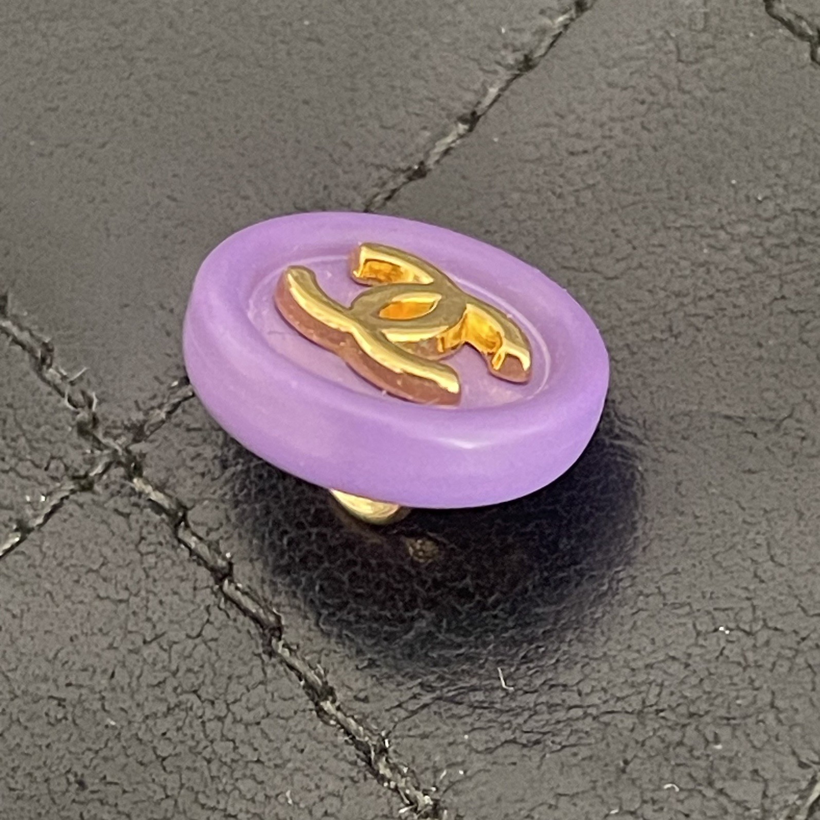 authentic vtg CHANEL 3D gold plated CC logo stamped BUTTON