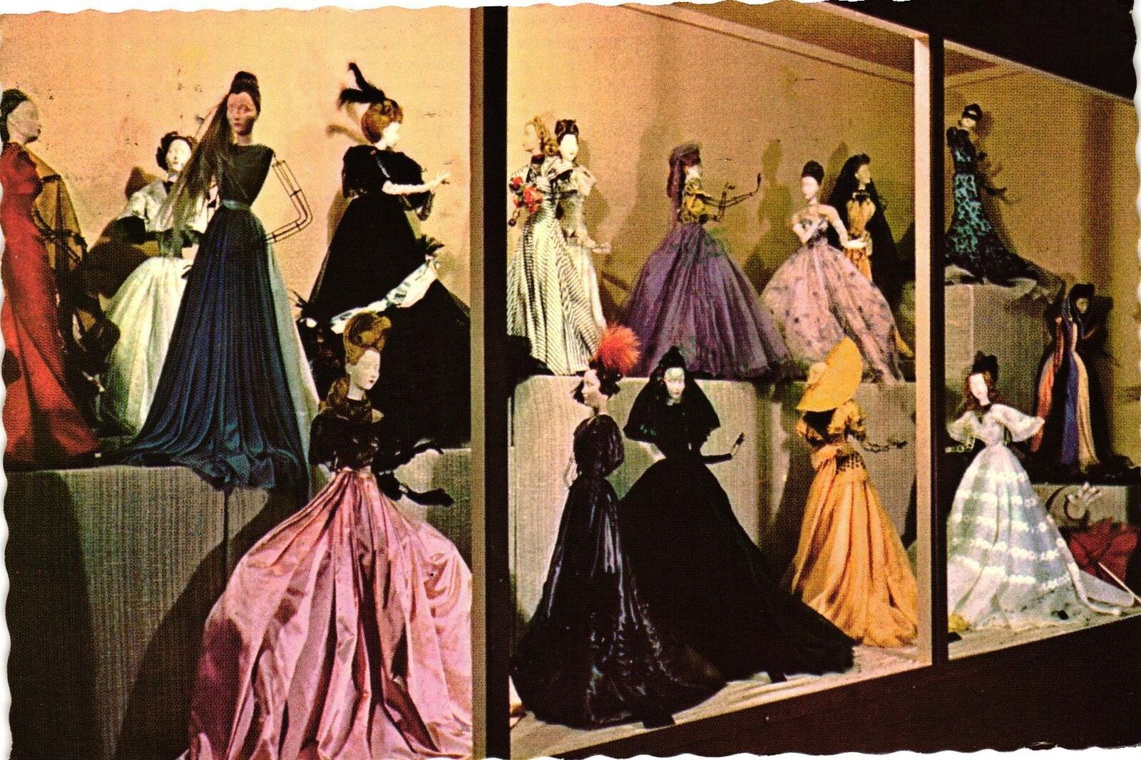 Vintage Postcard 4x6- French Fashion Mannequins, Maryhill Museum of Fine Arts, M