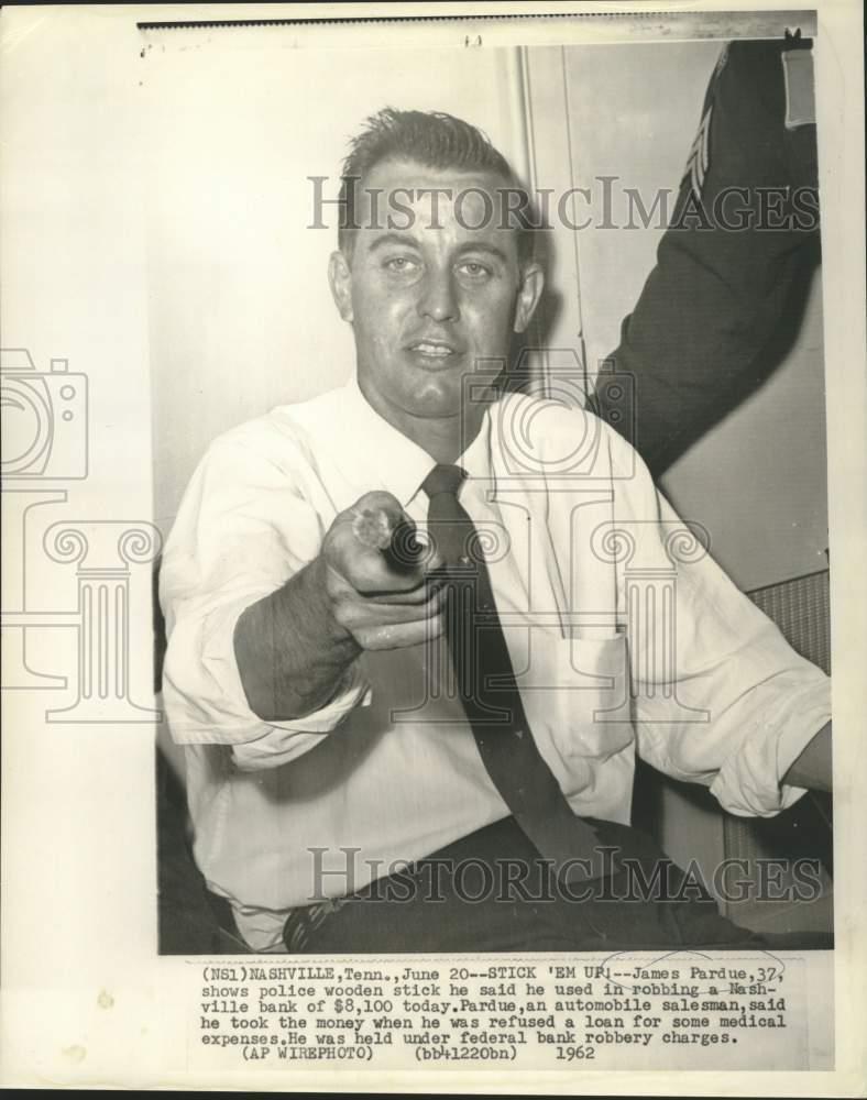 1962 Press Photo James Pardue shows police wooden stick used in bank robbery