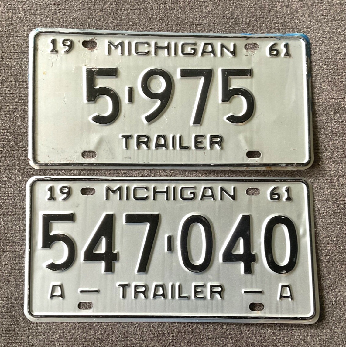 RARE 1961  MICHIGAN TRAILER LICENSE PLATE SET OF 2 VARIATIONS \