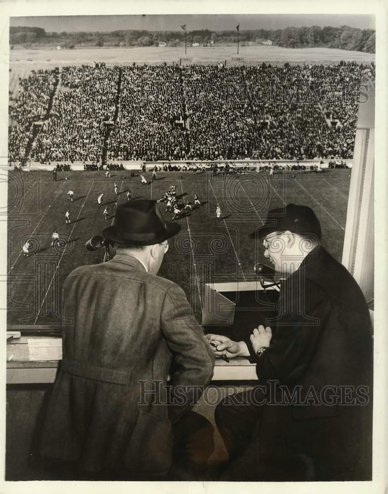 1945 Press Photo Ted Husing and Jimmy Dolan call the football game on CBS.