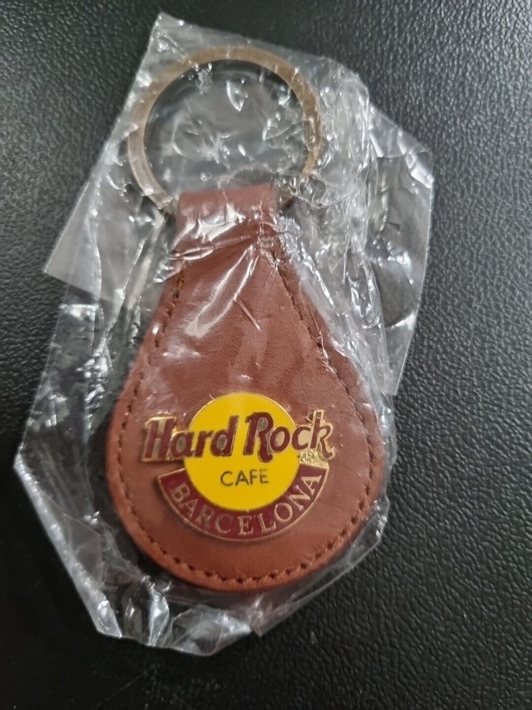 Hard Rock Cafe Barcelona Brown Leather Key Ring Holder Fob NIP NOS