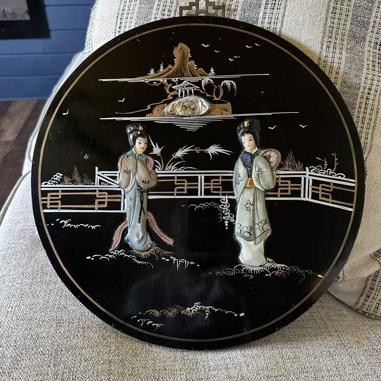 Vintage Chinese CPC Macau Round Black Lacquer Mother of Pearl Geisha Plaque 14”