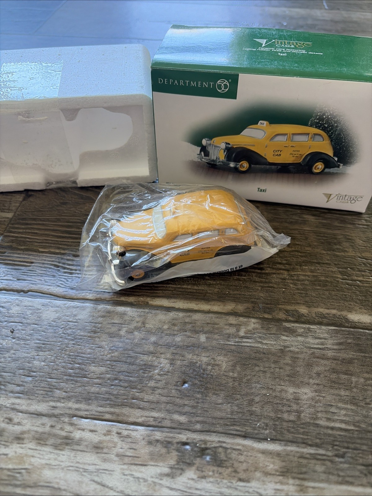 2003 Department 56 Taxi Cab Christmas in City Vintage Cars 59417 in Original Box