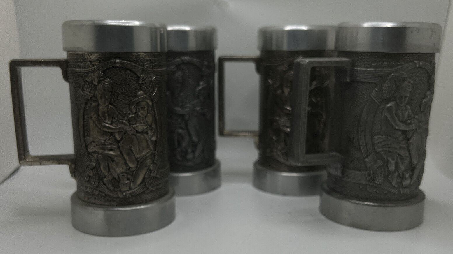 Set of 4 Vtg Pewter Castleware Small Stein Mug 8oz Silver with 3 Men Scene