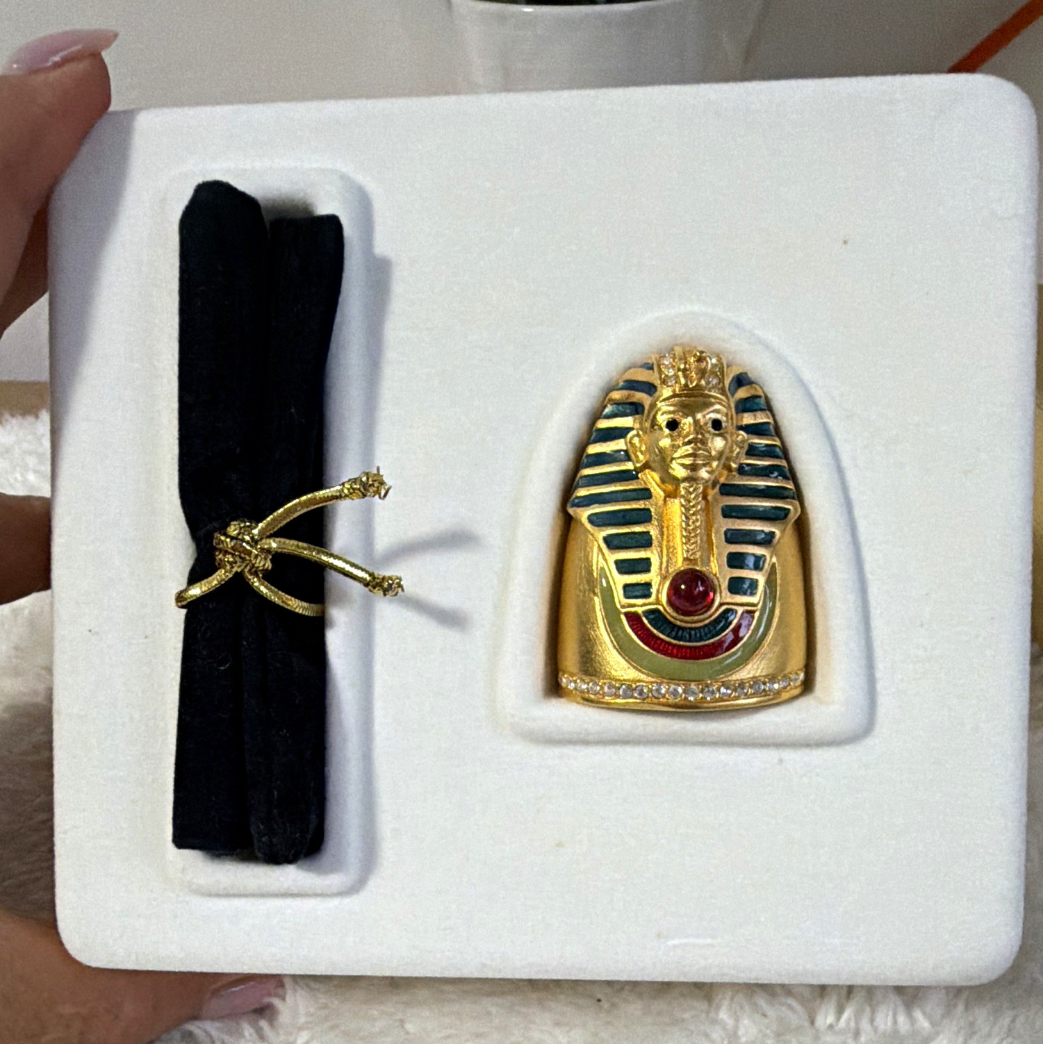 Estée Lauder Beautiful Gilded Sphinx Solid Perfume Compact 2002 Estée Lauder Beautiful Gilded Sphinx Solid Perfume Compact 2002
