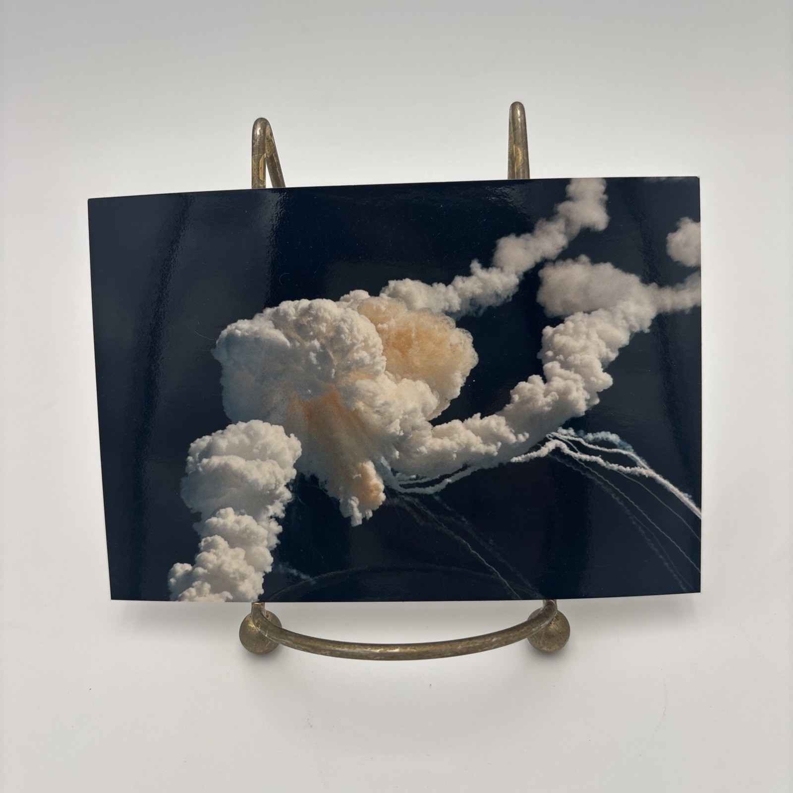 PHOTO AFTERMATH OF SPACE SHUTTLE CHALLENGER EXPLOSION 1986 3.5X5 PHOTO AFTERMATH OF SPACE SHUTTLE CHALLENGER EXPLOSION 1986 3.5X5