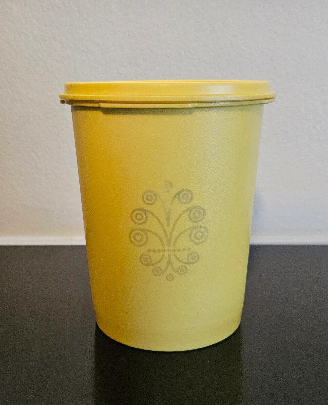 Tupperware Harvest Gold Yellow Canister #811-6 With Lid Sunshine Pattern