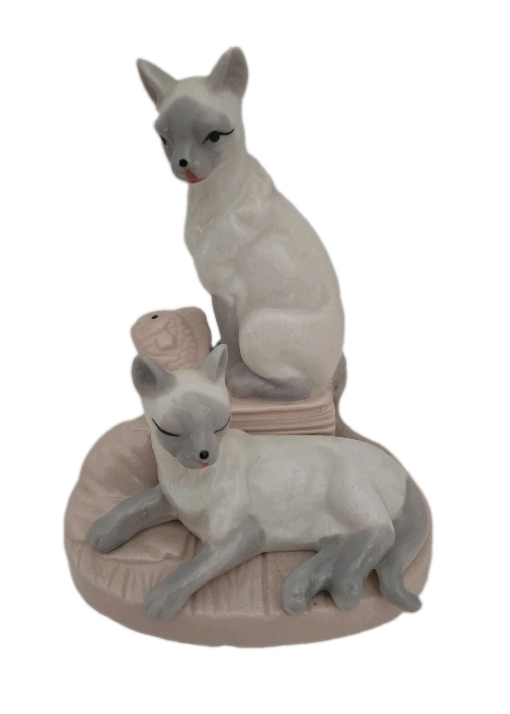 Vtg. Adorable Ceramic Siamese Cats Sitting Together With A Fish 6\ Vtg. Adorable Ceramic Siamese Cats Sitting Together With A Fish 6\