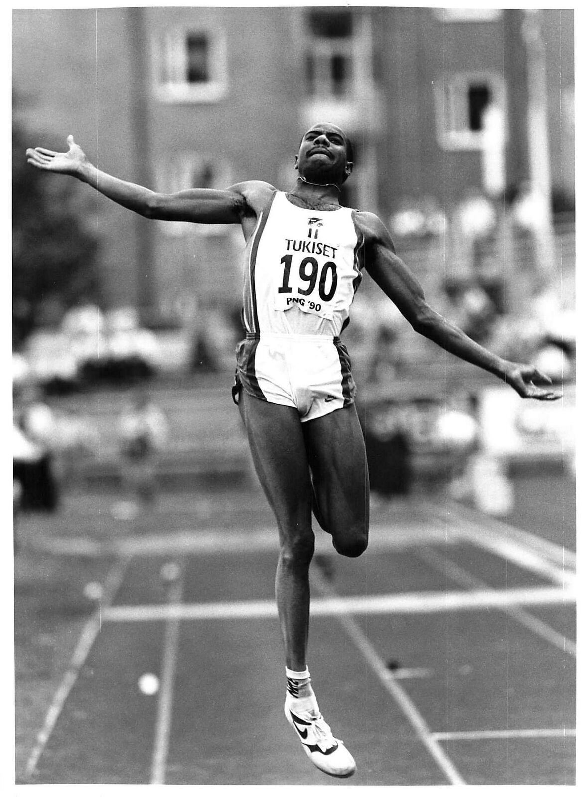1990 Press Photo MIKE POWELL Black American Long Jumper USA #190 Track & Field 