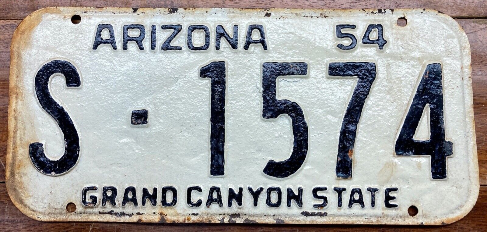 SOLID RUSTIC 1954 1955 GRAHAM COUNTY, ARIZONA LICENSE PLATE S 1574 NOT MVD CLEAR
