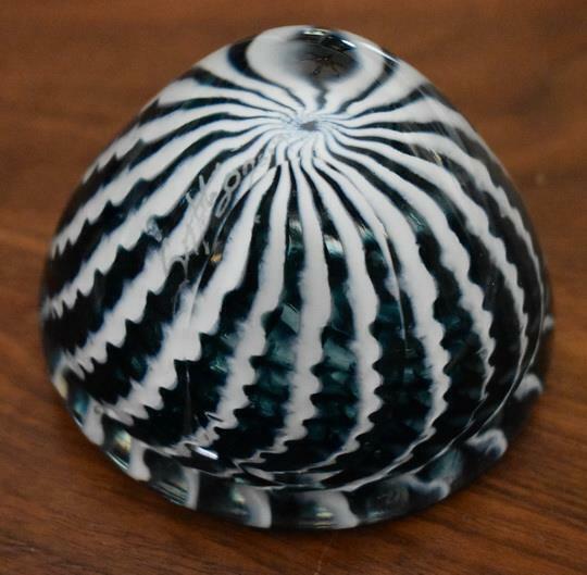 GORGEOUS SIGNED 1987 NAVY & WHITE TILTED SIDE FACET CUT ART GLASS PAPERWEIGHT