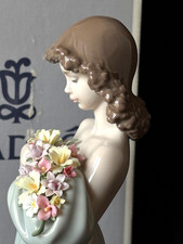 Lladro Figurine Petals Of Love Lady With Flowers #6346 Mint Org/Box Premiere Min picture
