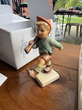 M.I. Hummel Goebel #720 On Parade Parademarsch Figurine HUM 720 Box Papers picture
