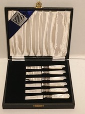 VTG SET OF 6 VINERS OF SHEFFIELD ENGLAND SS STEAK KNIVES W/PEARL HANDLE IN CASE picture