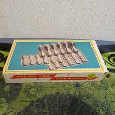 Good Vintage 3 Pack, Three Placques, Williams-Sonoma Pastry Tins picture