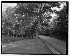 14. NPS Route 11 alongside US Route 9, view NNE. - Vanderbilt Mansion Roads picture