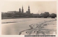 Postcard Dresden (01067), the icy Elbe with city view, real photograph picture