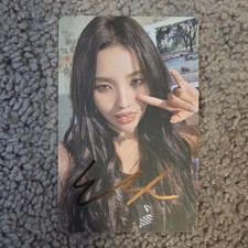 (G)I-DLE I FEEL 6th Mini Album Soyeon Autographed Non-Sport Trading Card picture
