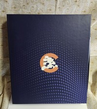 Official 2025 Club RunDisney member welcome box / exclusive navy jacket Women's picture