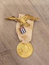 UNSEEN ORIGINAL FAMILY HOMELAND GOD US EAGLE MEDAL ORDER 1950s picture