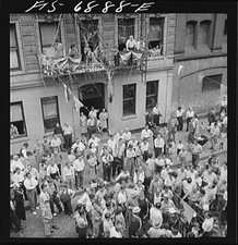 Photo:New York NY Mott Street 1930s Dance Music Street Crowd Chinatown picture