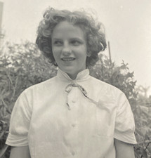 1957 Beautiful Pretty Young Woman Girl Curly Hair Side Eye Original Photo P13r29 picture