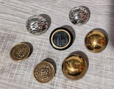 Lot of 7 Vintage Buttons Various picture