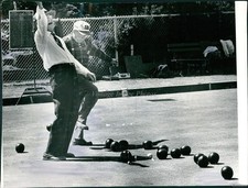 1977 Charles Gordon Bill Russell Woodland Park Bowling Press Vintage Photo 8x10 picture
