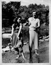 HOLLYWOOD ELIZABETH TAYLOR + PATRICK BEHIND SCENES IN SET 1950s ORIG PHOTO MA80 picture