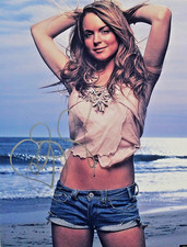 Signed 8.5x11 -Photo- Lindsay Lohan, Singer/Actress  + COA picture