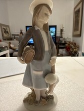 Lladro Girl Figurine with Hat and Bag Porcelain Spain Mint Condition 8