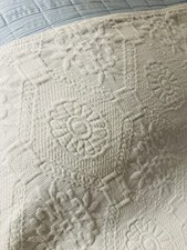 Matelasse Cotton Coverlet Vintage Bedspread Ivory White Medallion 86