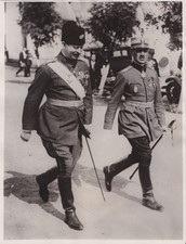 1930 Press Photo Romanian King Carol visits his Former Comrades of 6th Infantry picture