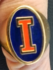 Univ. University Of Illinois Illini 1984 Rose Bowl Gold toned logo ring size 11 picture