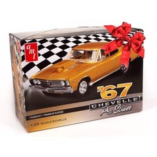AMT 1967 Chevy Chevelle Pro Street 1:25 Scale Model Kit picture