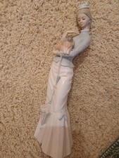LLADRO WALK WITH THE DOG 4893 - 14 1/2