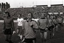 Johan Cruijff Jan Van Beveren Adrie Van Kraaij Rene Van 1975 OLD FOOTBALL PHOTO picture
