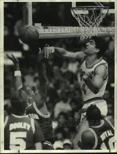 1986 Press Photo Syracuse University vs George Washington basketball, New York picture