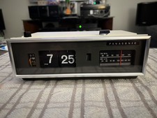 Vintage 1972 Panasonic RC-7021 WHITE Flip bird chirp Alarm Clock AMFM Radio. picture